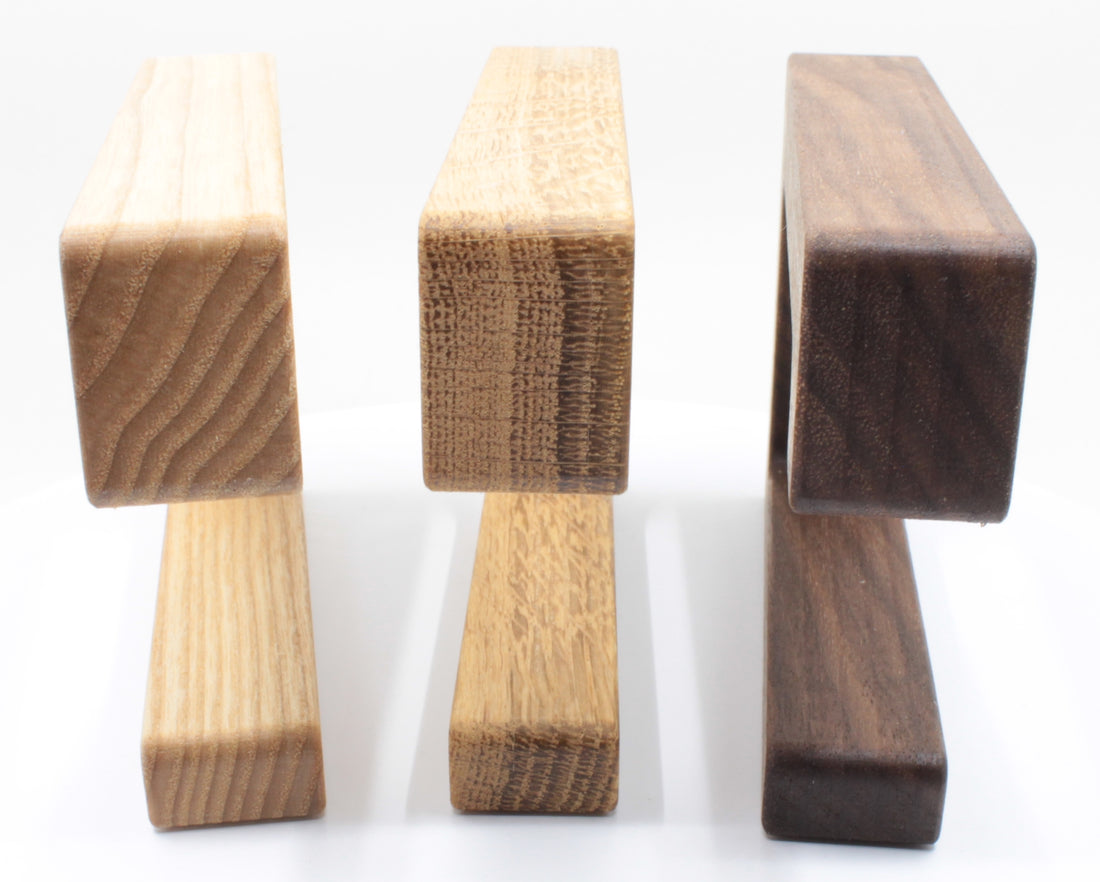 Toilettenpapierhalter aus 3 verschiedenen Holzarten