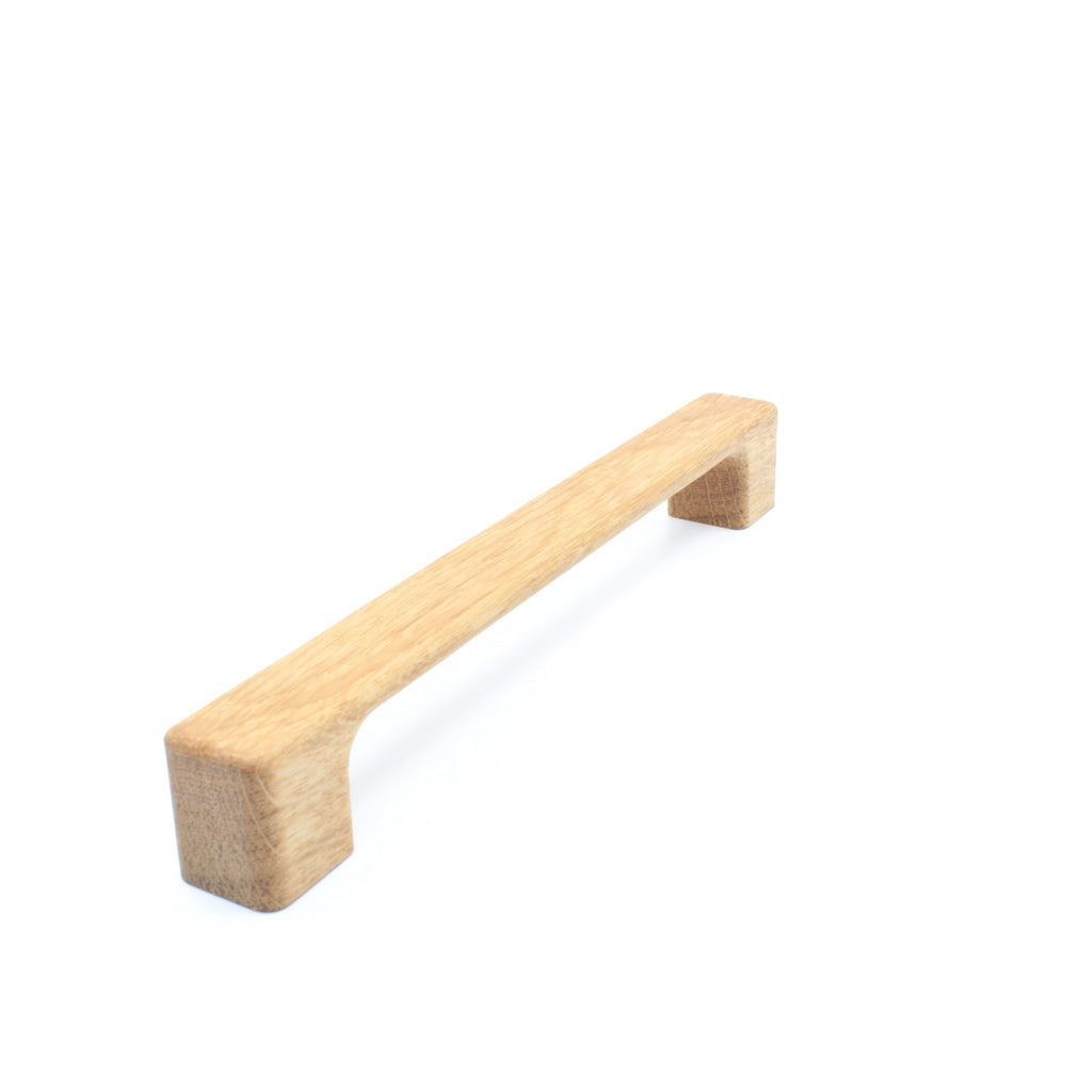 Poignée de meuble en bois de chêne 253 avec courbes